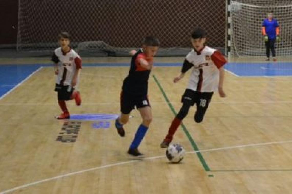 Preselectie pentru copii la sectia de fotbal a Clubului Sportiv Municipal Ploiesti