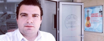 Mai aproape de public! Directorii Filarmonicii din Ploiești și-au făcut puncte de lucru la casa de bilete a instituției