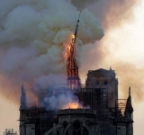 Coincidențe ciudate în legătură cu incendiul de la Catedrala Notre Dame din Paris