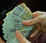 Social-democrații au reparat o mare nedreptate făcută dascălilor de către fostul guvern susținut de PDL și PNL