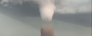 A fost prăpăd! Un autocar a fost răsturnat de tornada de pe Autostrada Soarelui