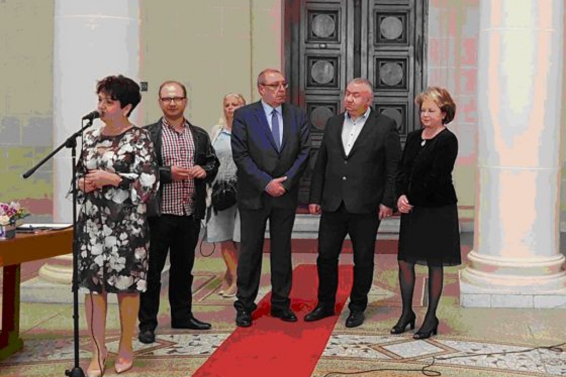 Viceprimarul Cristian Ganea a discutat astăzi cu elevii și părinții prezenți la deschiderea Bursei de Valori Educaționale