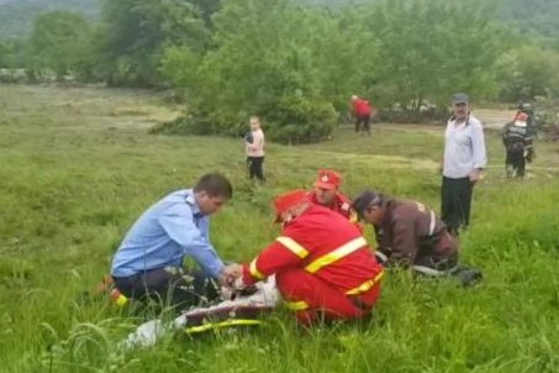 Update: Unul dintre copiii luați de viitură la Sângeru a fost găsit!