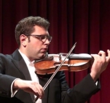 A studiat la Royal Academy of Music din Londra și joi seară vine în premieră pe scena Filarmonicii din Ploiești