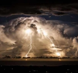 Iar vine potopul în seara asta! E valabil și pentru Prahova!