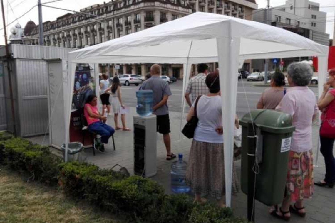 Unde sunt amplasate în Ploiești corturile cu dozatoare de apă?