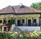 Vernisaj de expoziție de pictură la Muzeul Conacul Bellu din Urlați