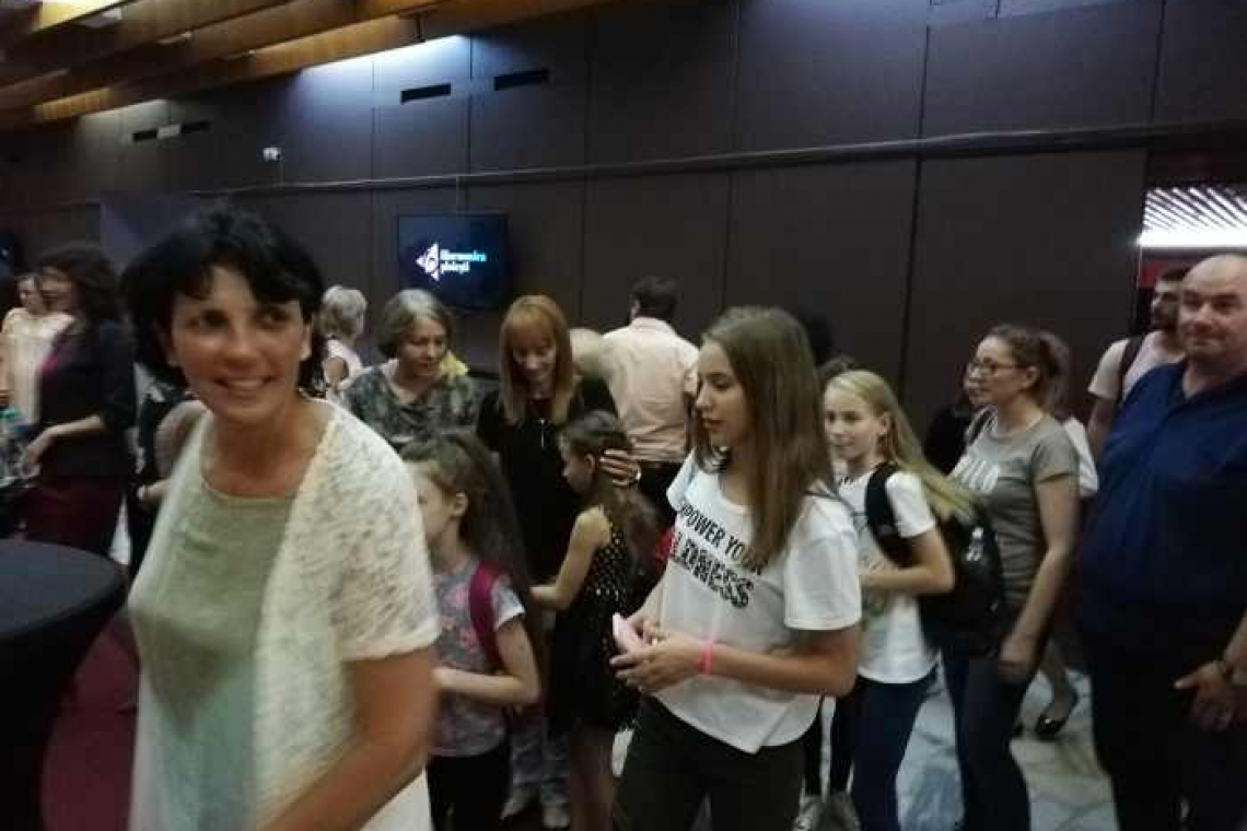 Fetele lotului de gimnastică ritmică au asistat la concertul de deschidere a stagiunii Filarmonicii din Ploiești