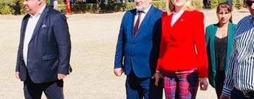 Știe doar să se distreze pe bani publici și să vândă gogoși ploieștenilor!