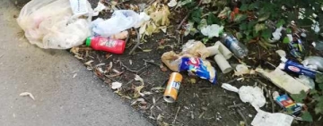 Se pare că nu e suficient! Amenzile polițiștilor locali nu-i împiedică pe ploieșteni să arunce gunoiul aiurea prin oraș