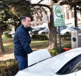 Stație de încărcare gratuită pentru mașini electrice în centrul Ploieștiului