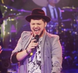 Merge mai departe! Bogdan Dumitraș, artistul Filarmonicii din Ploiești a convins la Vocea României