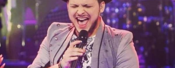 Merge mai departe! Bogdan Dumitraș, artistul Filarmonicii din Ploiești a convins la Vocea României