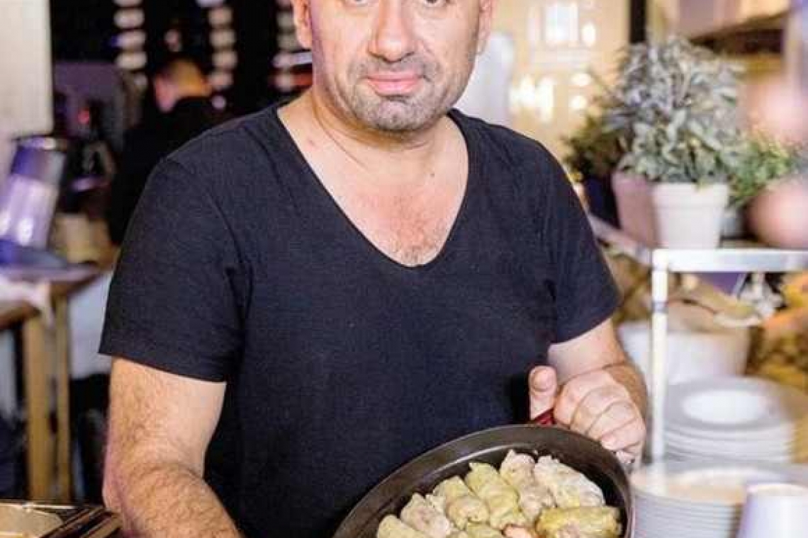 Gătește ca un chef de Sărbători! Reteta de sarmale a lui Chef Cătălin Scărlătescu
