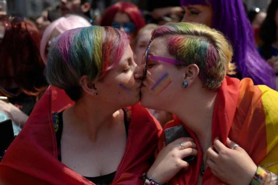 În timp ce cultura românească se confruntă cu serioase probleme de subfinanțare, Ministerul Culturii alocă bani pentru un muzeu al minorităților sexuale
