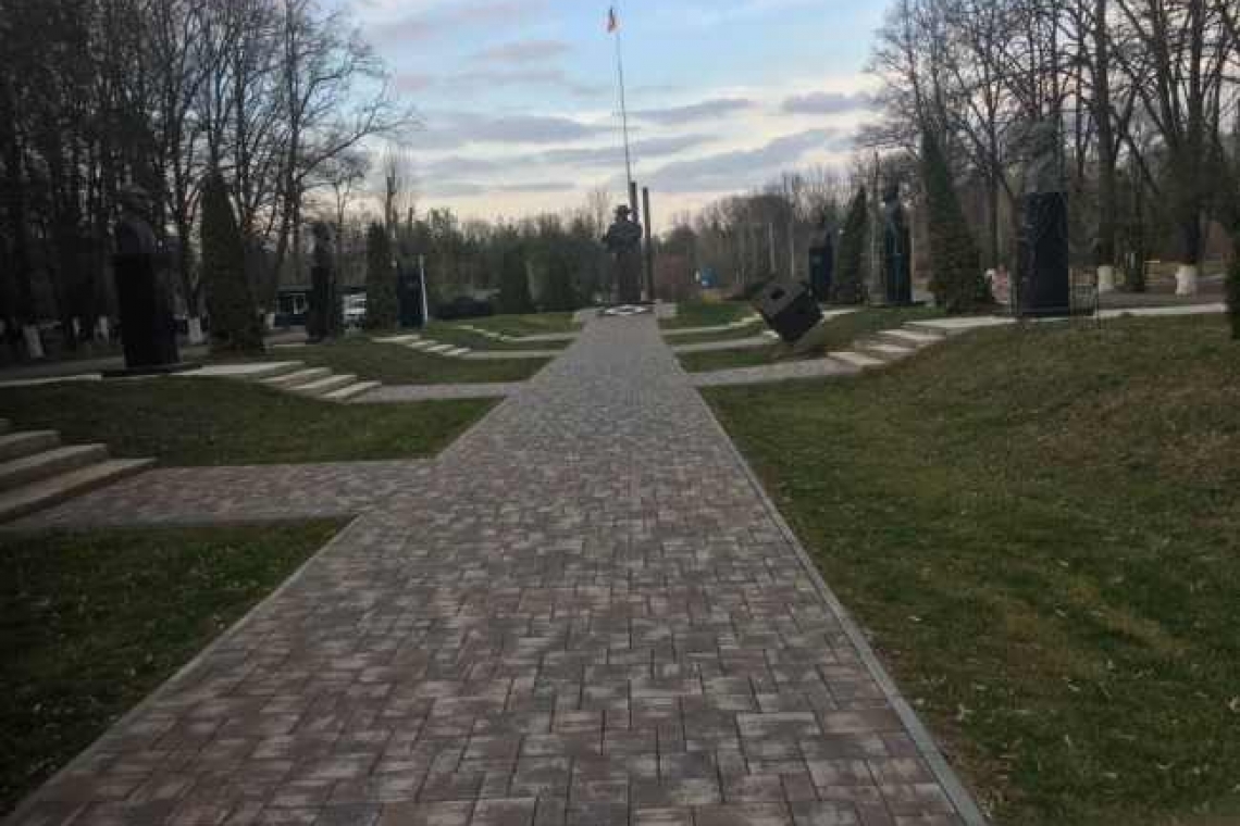 Trei noi busturi vor fi amplasate în Parcul Constantin Stere de la Bucov