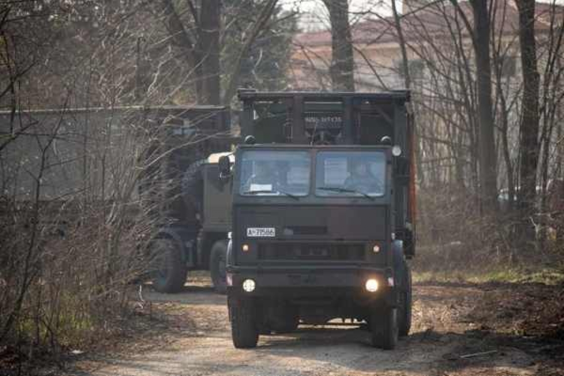 Militarii Bazei 2 Logistică ”Valahia” din Ploiești sprijină construirea spitalului mobil de la Institutul ”Ana Aslan”