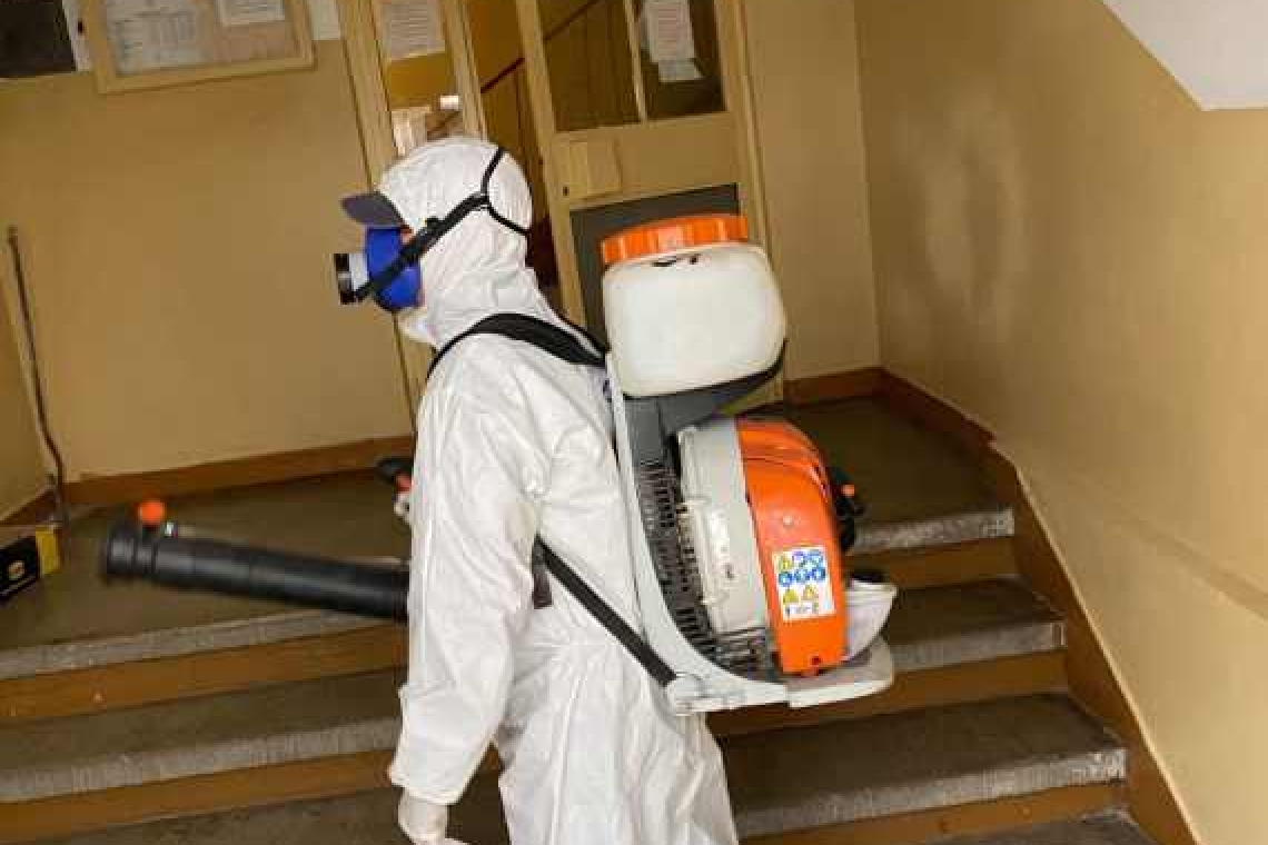 Aveți grijă pe scările de blocuri! A început dezinfecția!