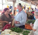 Condiții improprii desfășurării unui comerț civilizat pe platoul Halelor Centrale din Ploiești