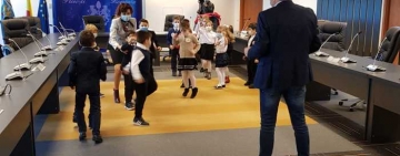 Dansând cu copiii/ Pledoarie pentru mișcare făcută de primarul Andrei Volosevici