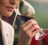 Fără șprițuri și saune după vaccinul anti Covid! Vezi cine spune asta!