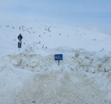 O avalanșă a blocat drumul spre Cabana Cuibul Dorului