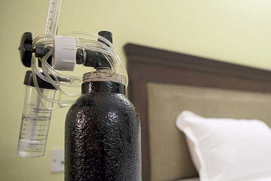 Cum poate exploda un tub de oxigen fără scânteie electrică în saloane?