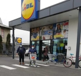 Cam înghesuit noul magazin Lidl de pe strada Apelor din Ploiești