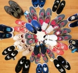 Peste 100 de copii vor avea încălțări noi de Paște grație campaniei susținute de Rafinăria Petrotel Lukoil Ploiești