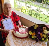 Primăria Ploiești o felicită pe doamna Brătilă Profira Sofia la împlinirea venerabilei vârste de 100 de ani