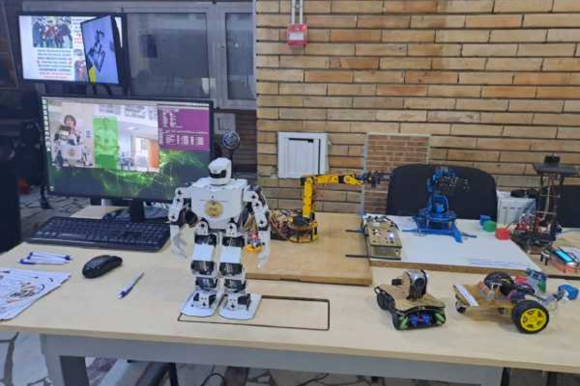 UPG Ploiești a deschis un parteneriat cu echipa BraveBots din Colegiul Mihai Viteazul